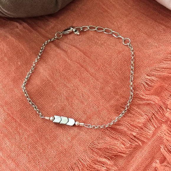 NWOT - ARROW BRACELET WITH LOBSTER CLASP - Picture 1 of 2